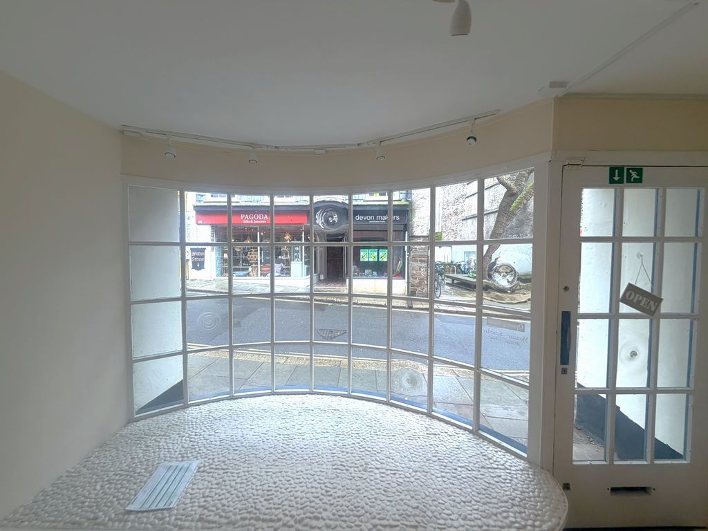 Property photo 3 of 10 Photo 8