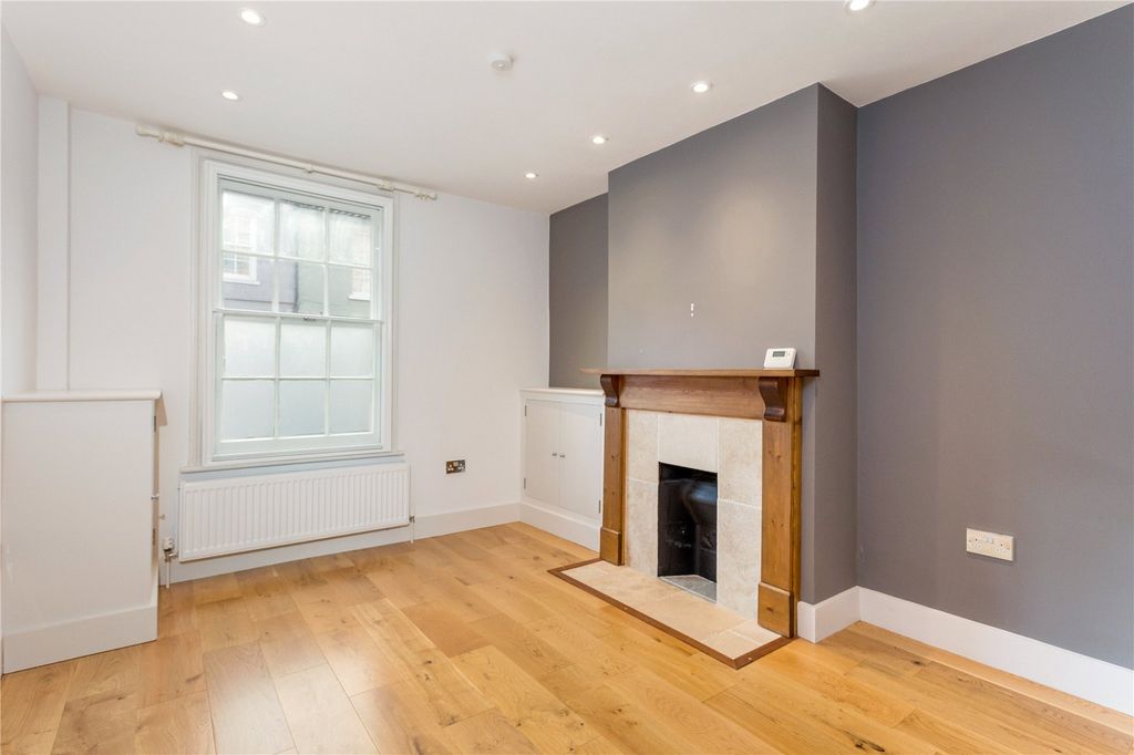 Property photo 3 of 12 Sitting Room