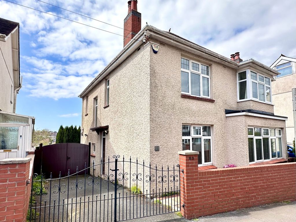 Property photo 2 of 37