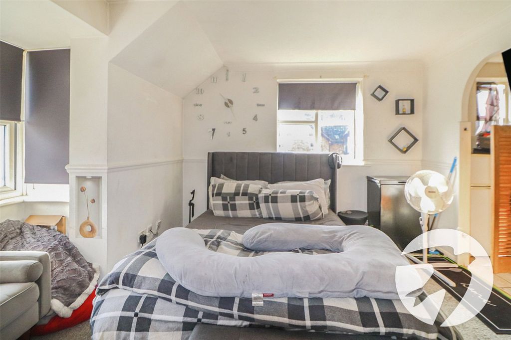 Property photo 2 of 12 Picture No. 15