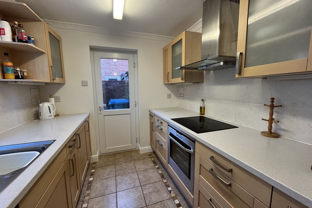 Property photo 3 of 12 Kitchen