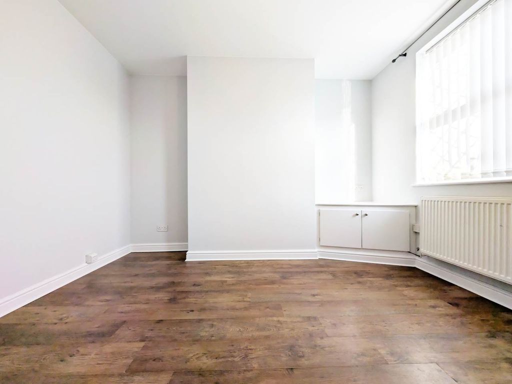 Property photo 2 of 8 Lounge