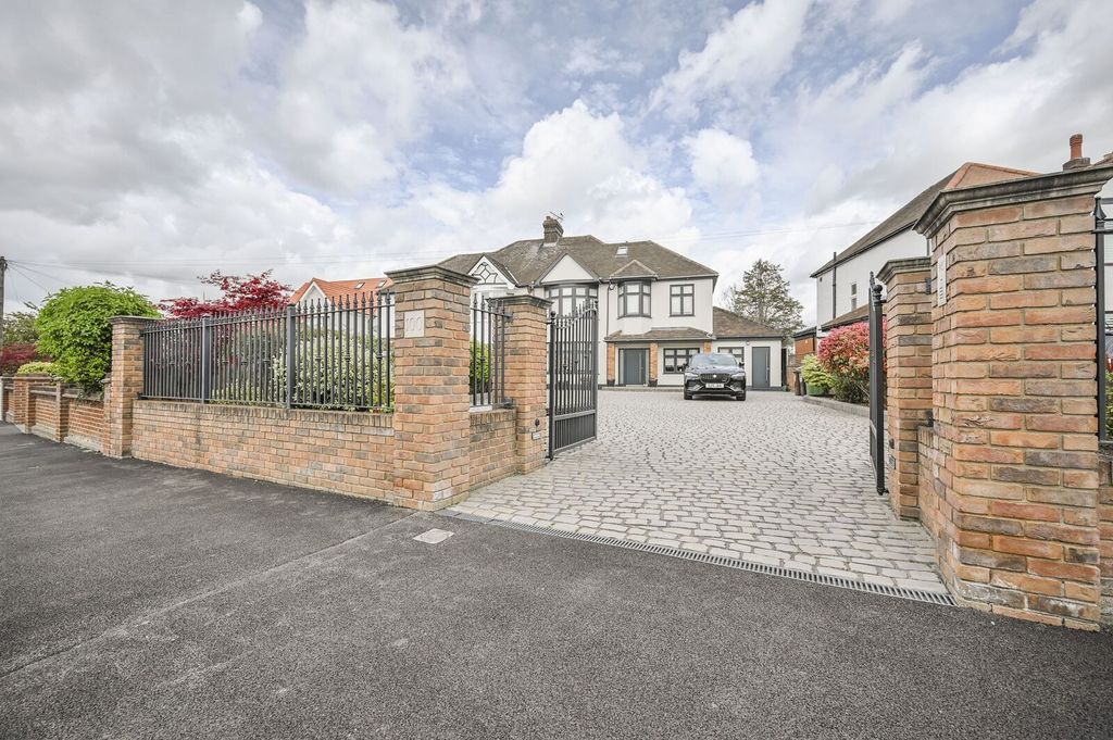Property photo 2 of 52