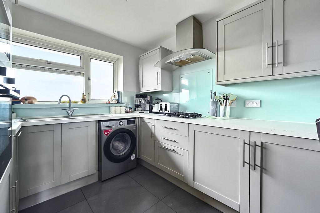 Property photo 2 of 19 Kitchen