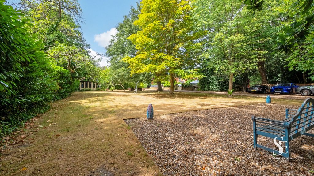 Additional image 32 of 5 bed property for saleOld Wokingham Road, Wokingham RG40