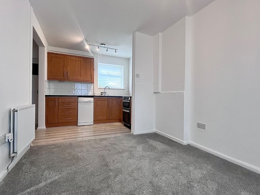Property photo 3 of 14 Kitchen/Dining Area