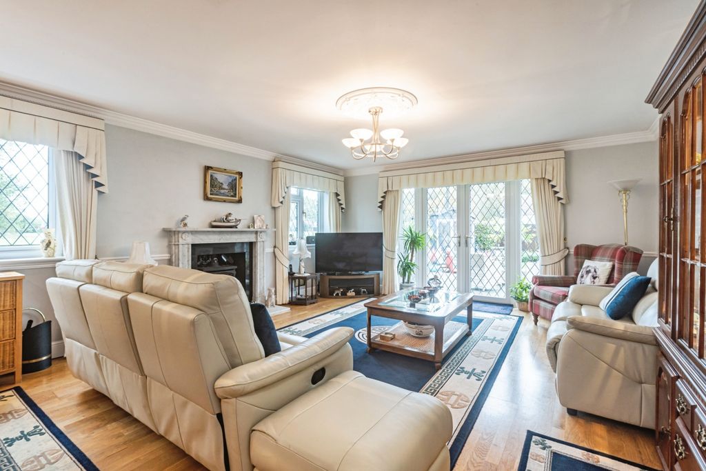 Property photo 2 of 34 Lounge Dining Room