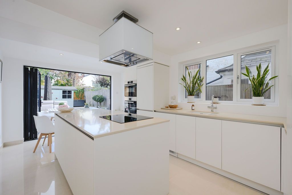 Property photo 2 of 28