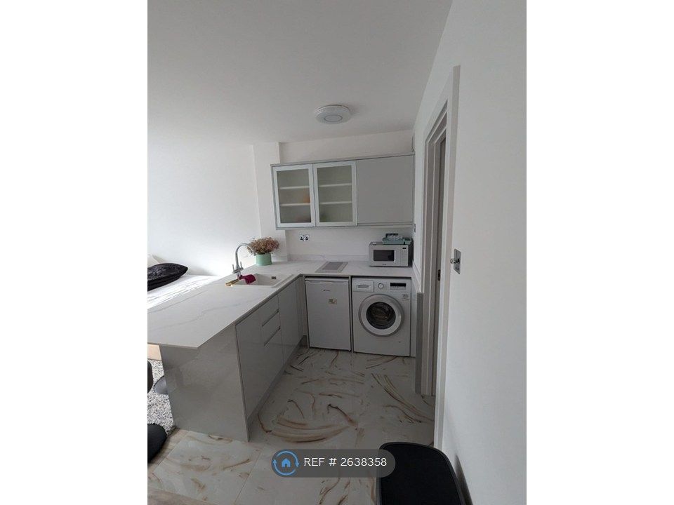 Property photo 3 of 7 Kitchen