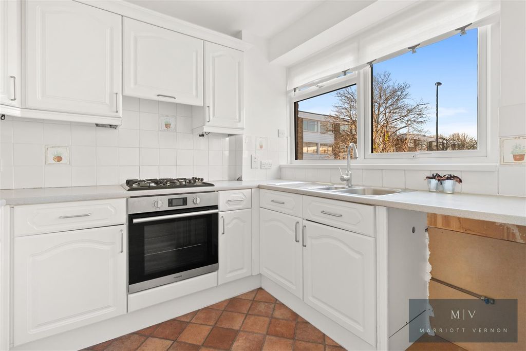 Property photo 3 of 14 Brownlow Road 20 MV-8.Jpg