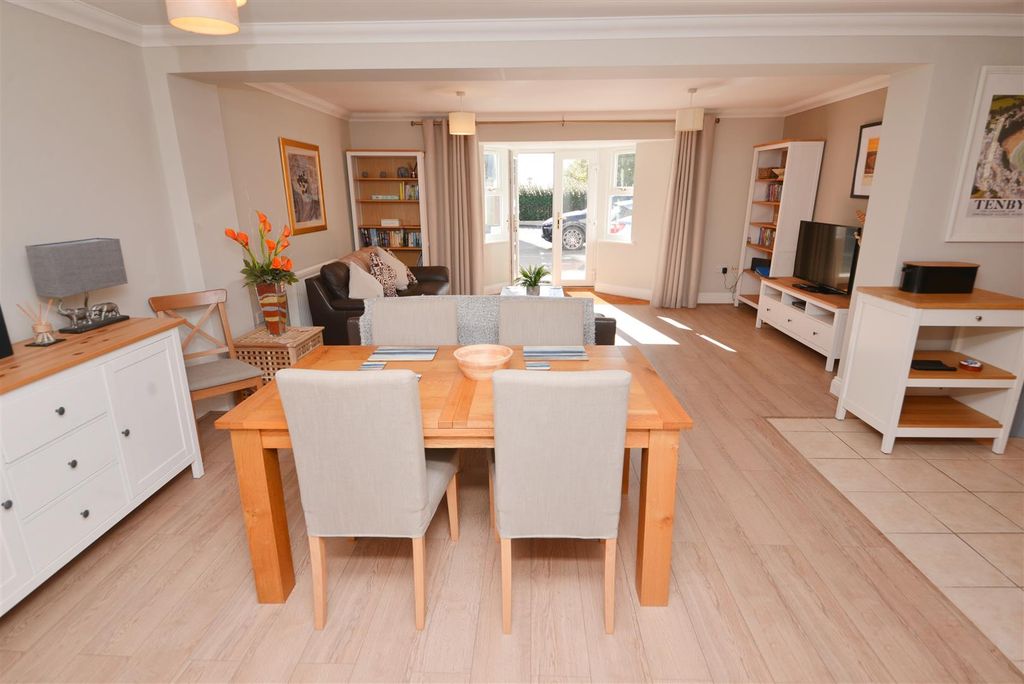 Property photo 2 of 22 Lounge/Kitchen/Diner