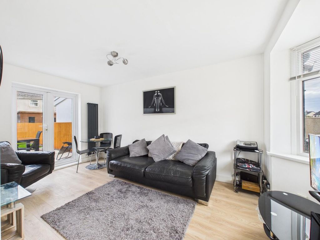 Property photo 3 of 20 Living Room