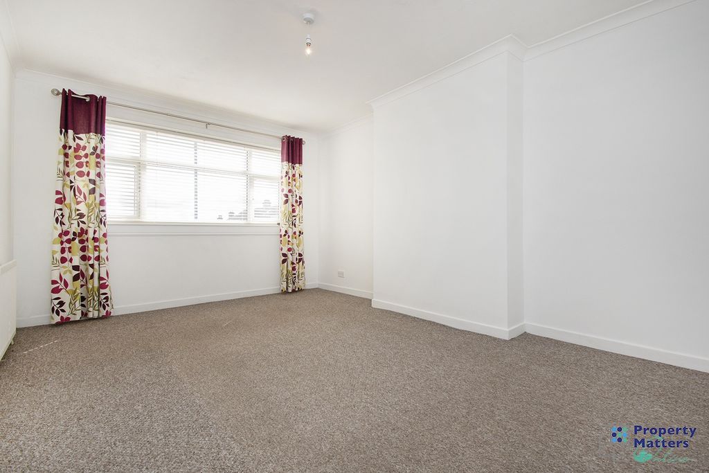 Property photo 2 of 11 Living Room