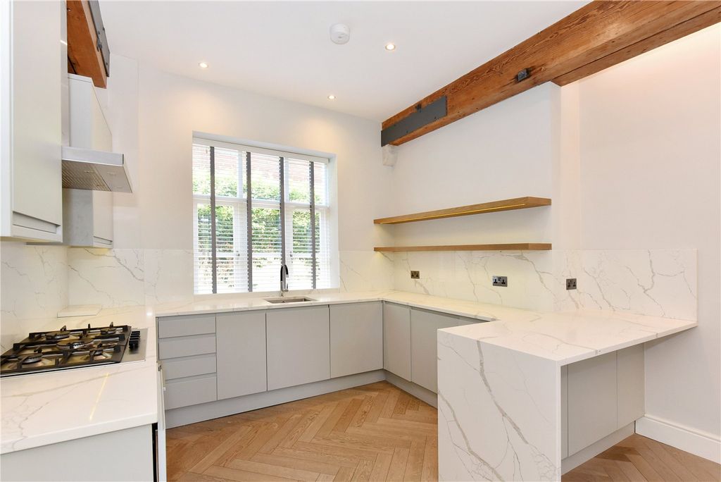 Property photo 2 of 12 Kitchen