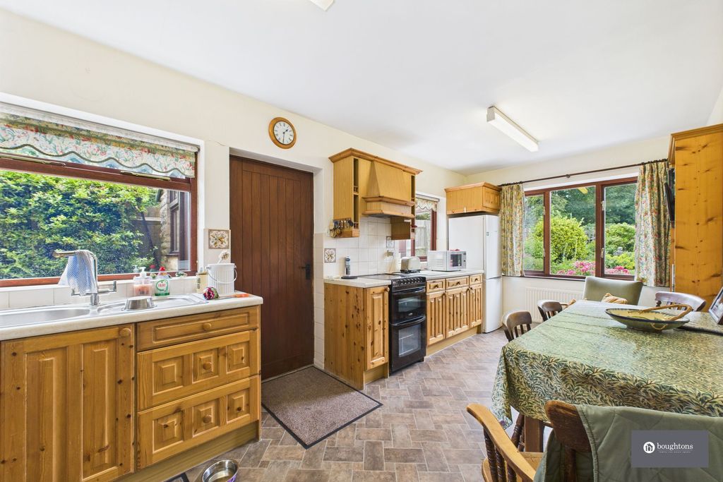 Property photo 3 of 24