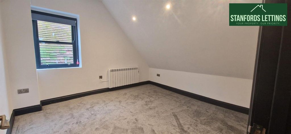 Property photo 3 of 6 Vqiudifjou-Xh0Jgskv0Xw.Jpg
