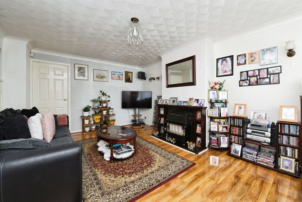 Property photo 2 of 18 Photo