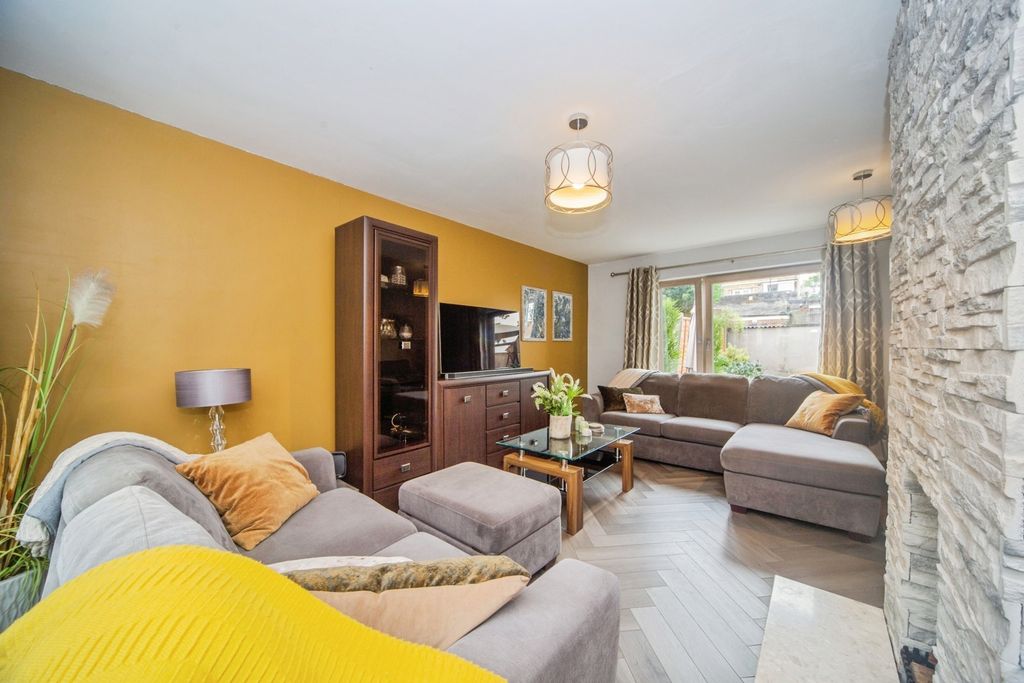 Property photo 3 of 16 Pbox-Img.Jpg