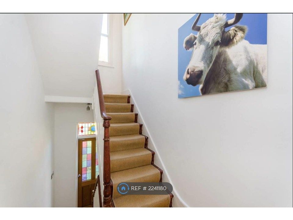 Property photo 1 of 10 Private Stairwell From Street Door