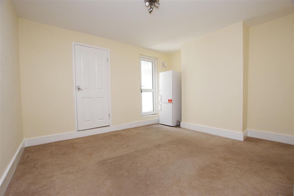 Property photo 2 of 10 Dining Room