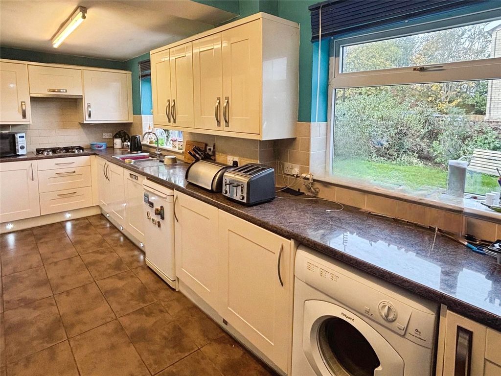 Property photo 3 of 17 Kitchen