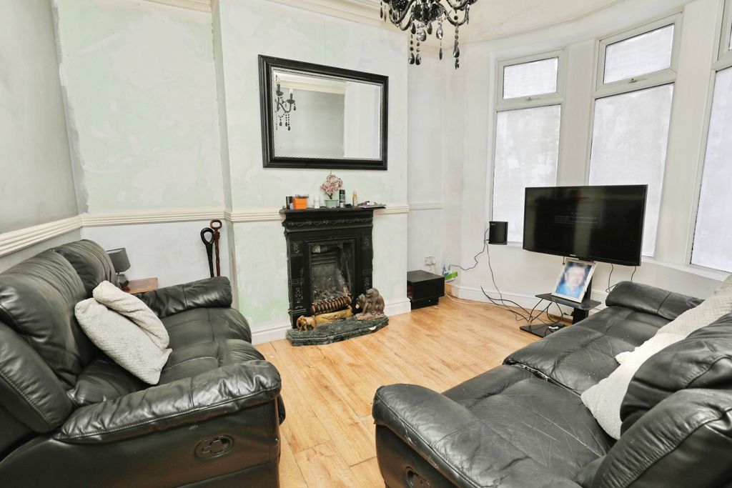 Property photo 2 of 11 1
