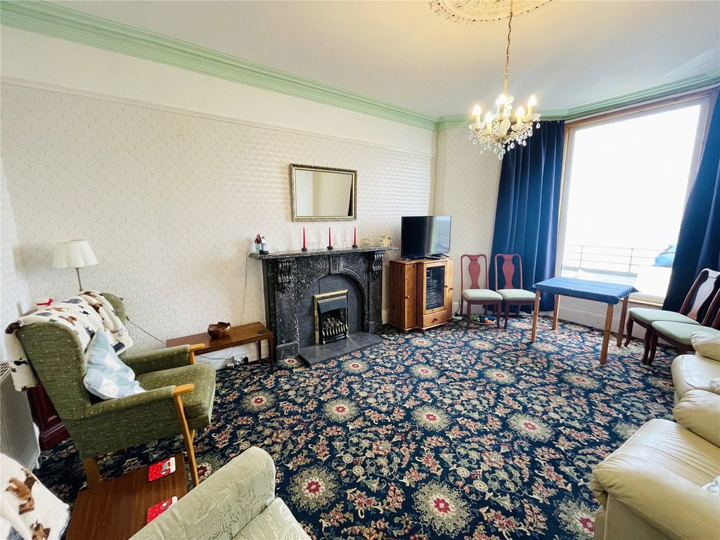 Property photo 2 of 28 Picture No. 01