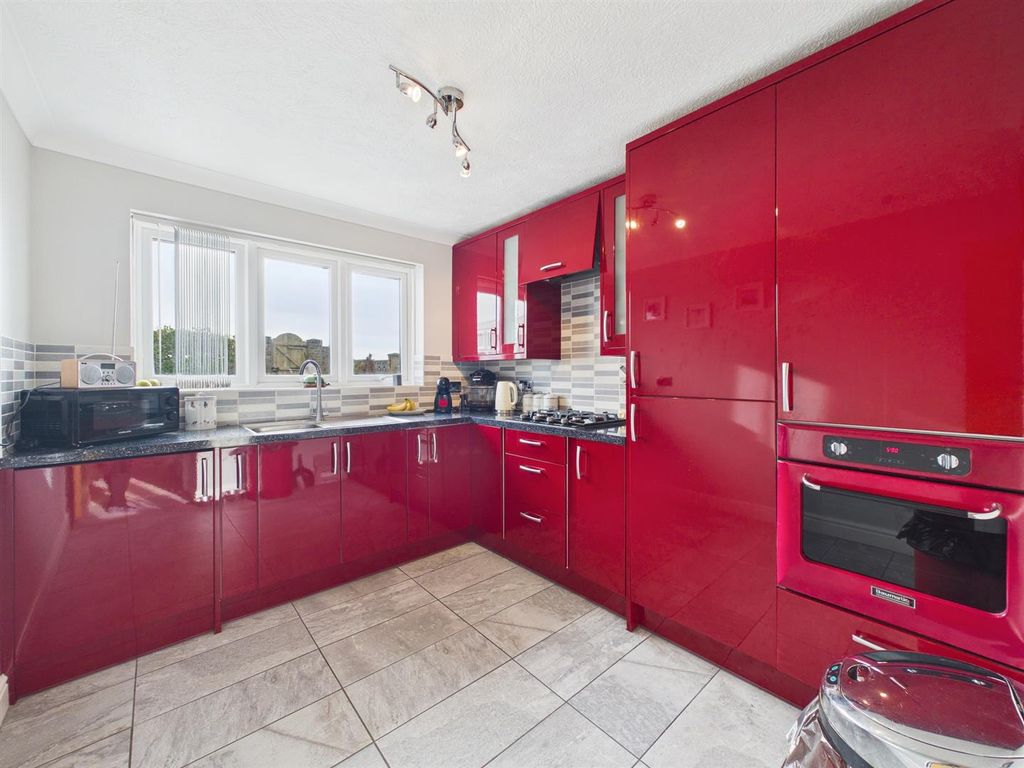 Property photo 3 of 14