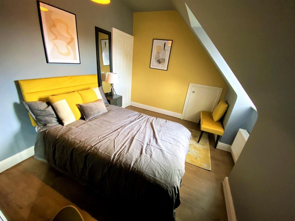 Property photo 3 of 10 Bedroom