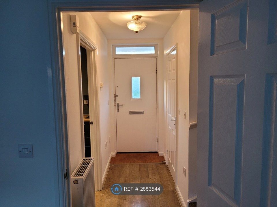 Property photo 3 of 14 Hallway