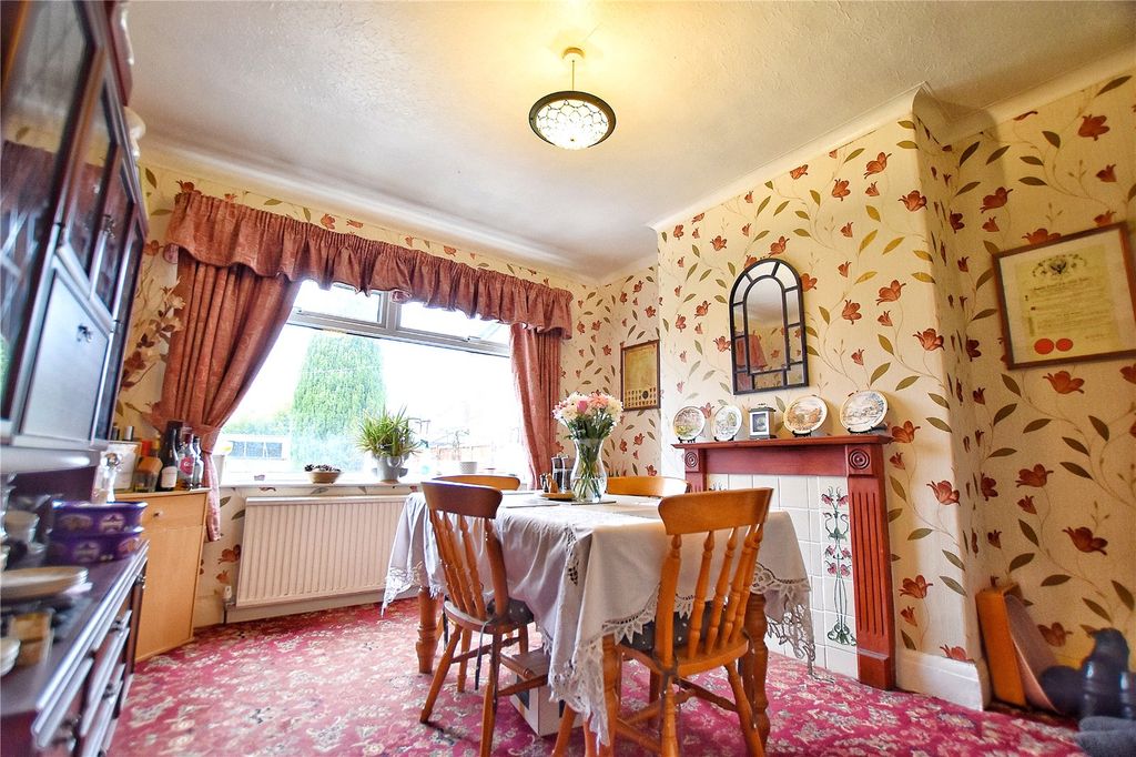 Property photo 3 of 15 Dining Room