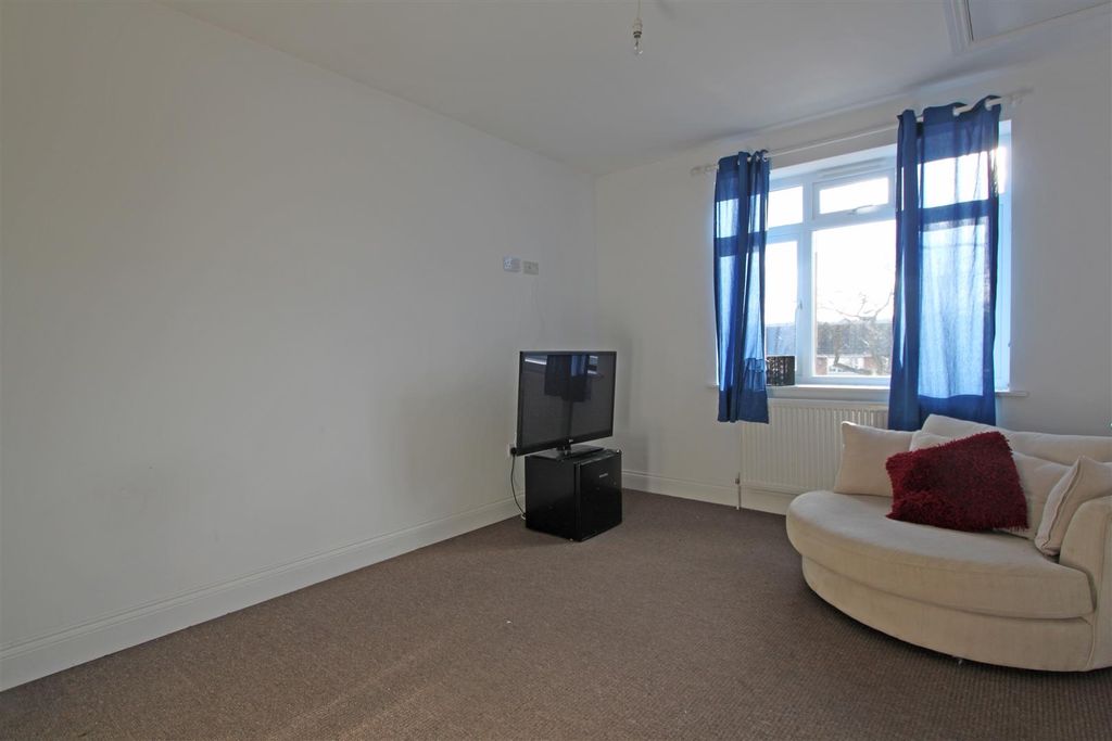 Property photo 2 of 6 Lounge.Jpg