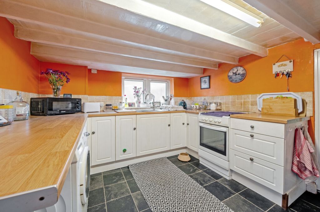 Property photo 3 of 14 1445844-10-69De8Bdf3c9E1