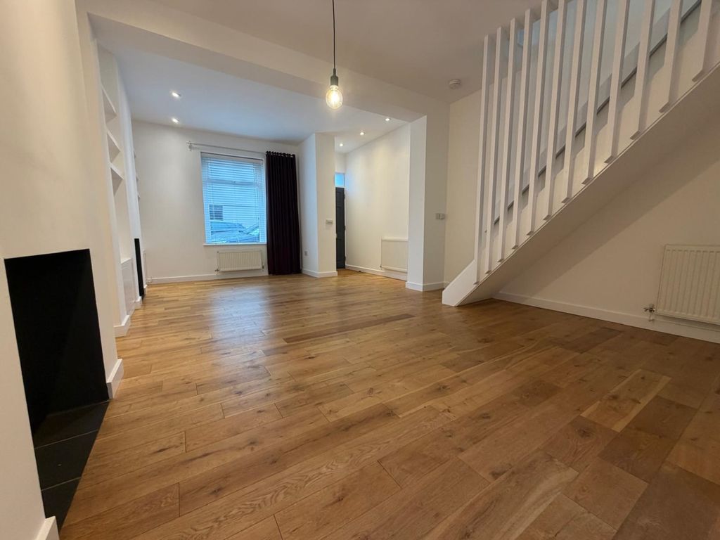 Property photo 2 of 14 4A447ee8-63A8-4999-A0Fe-73F8Ca279118