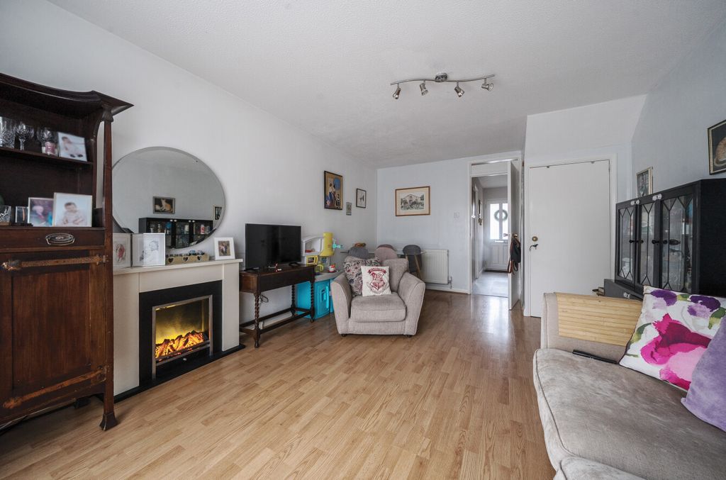 Property photo 2 of 19 1397299-10-696614...