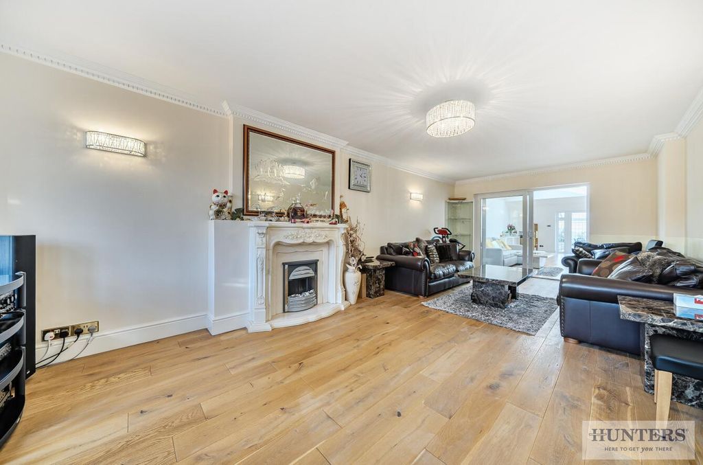 Property photo 2 of 25 Living Room