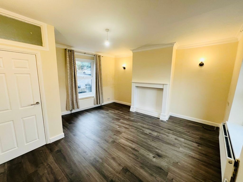 Property photo 2 of 8 Image