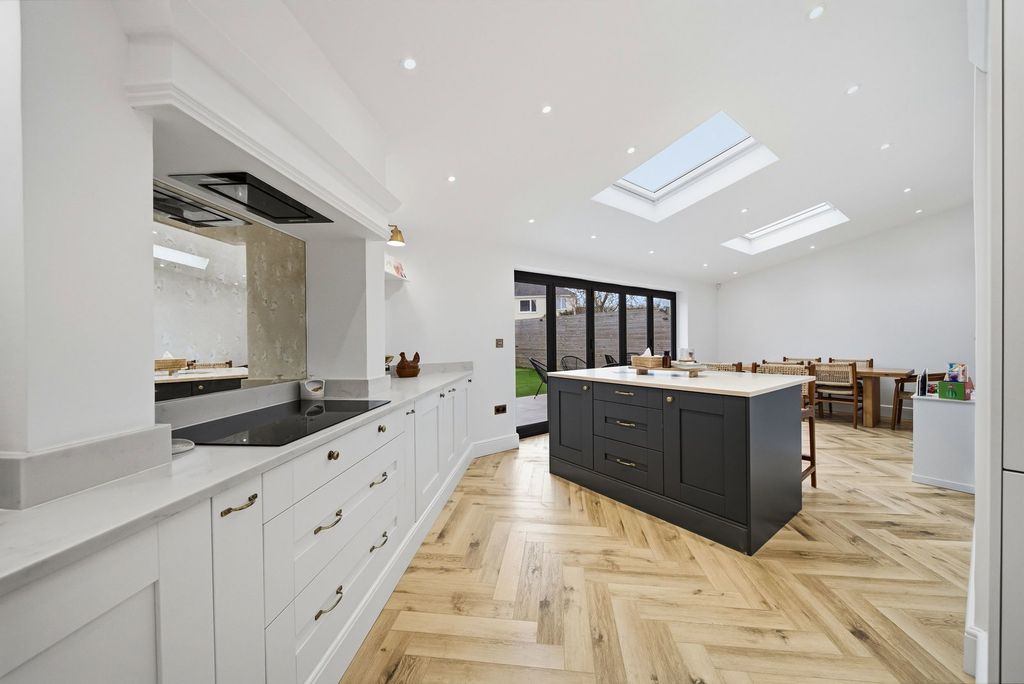 Property photo 2 of 63