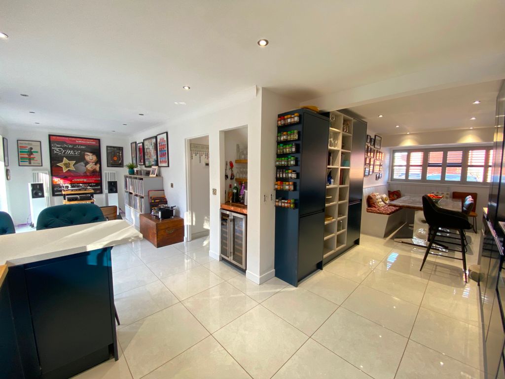 Property photo 3 of 32