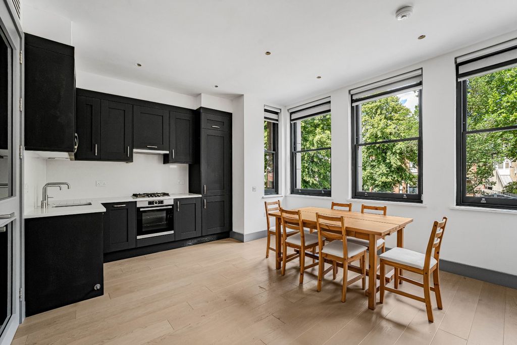Property photo 3 of 10 Kitchen/Dining