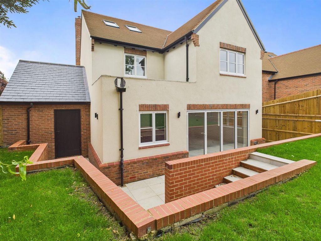 Property photo 3 of 23 Cam04907G0-Pr0341-Still032.Jpg