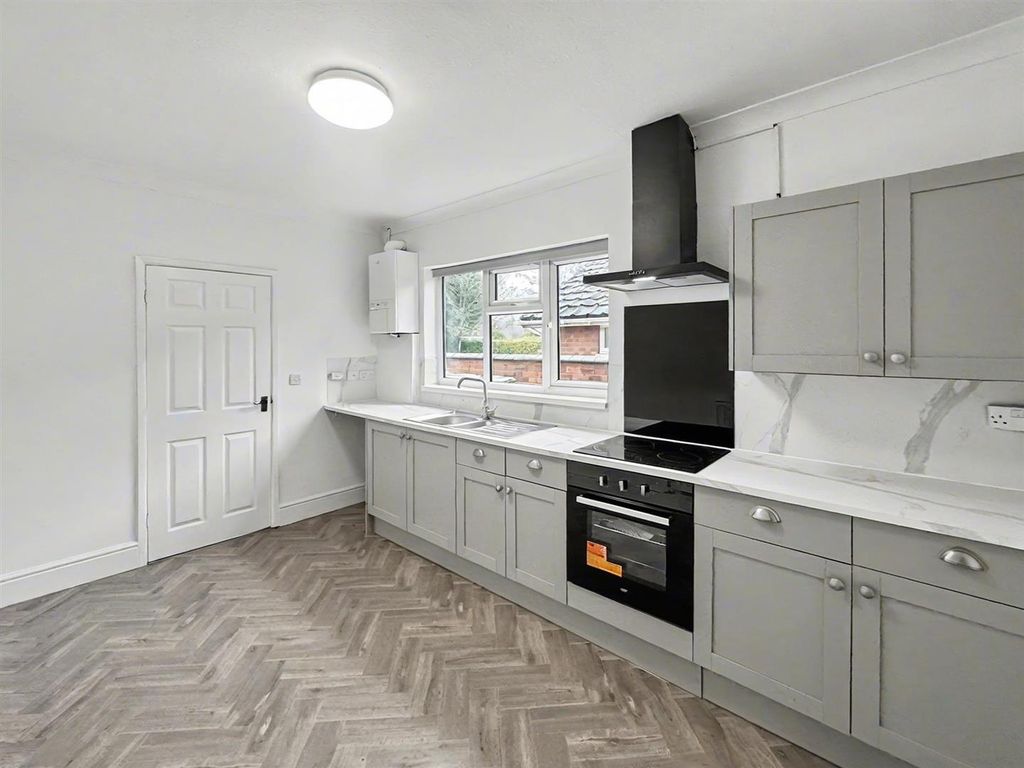 Property photo 2 of 11 007 Kitchen.Jpg