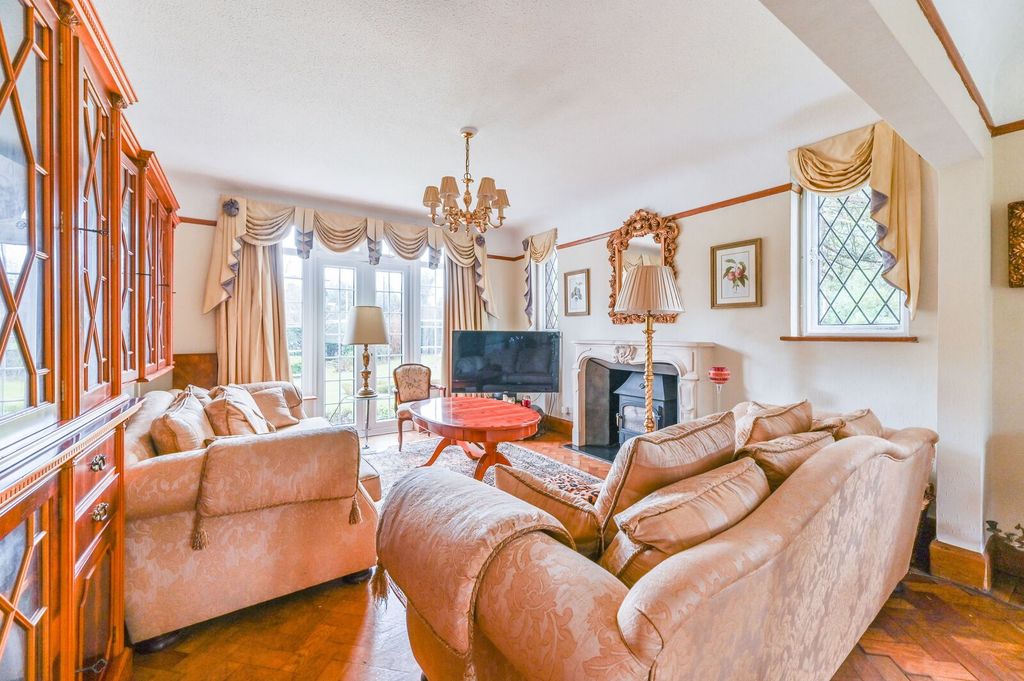 Property photo 2 of 10