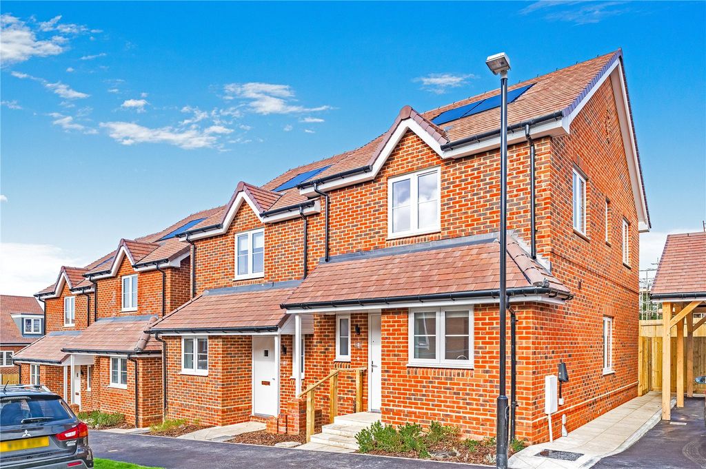 Property photo 1 of 8 External