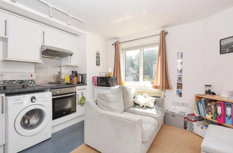 Property photo 2 of 9 Kitchen/Reception