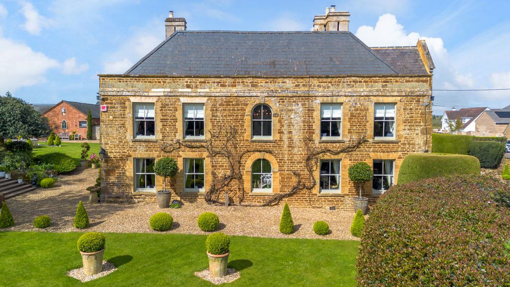 Property photo 1 of 41