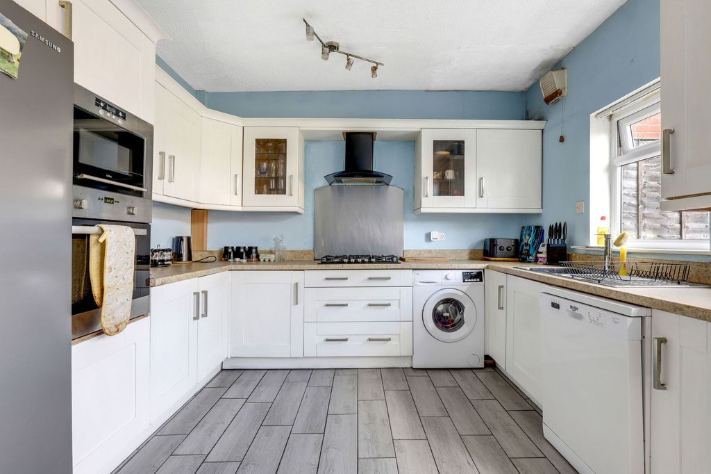 Property photo 2 of 16