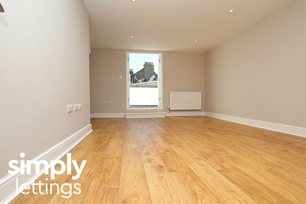 Property photo 2 of 16 Photo 6