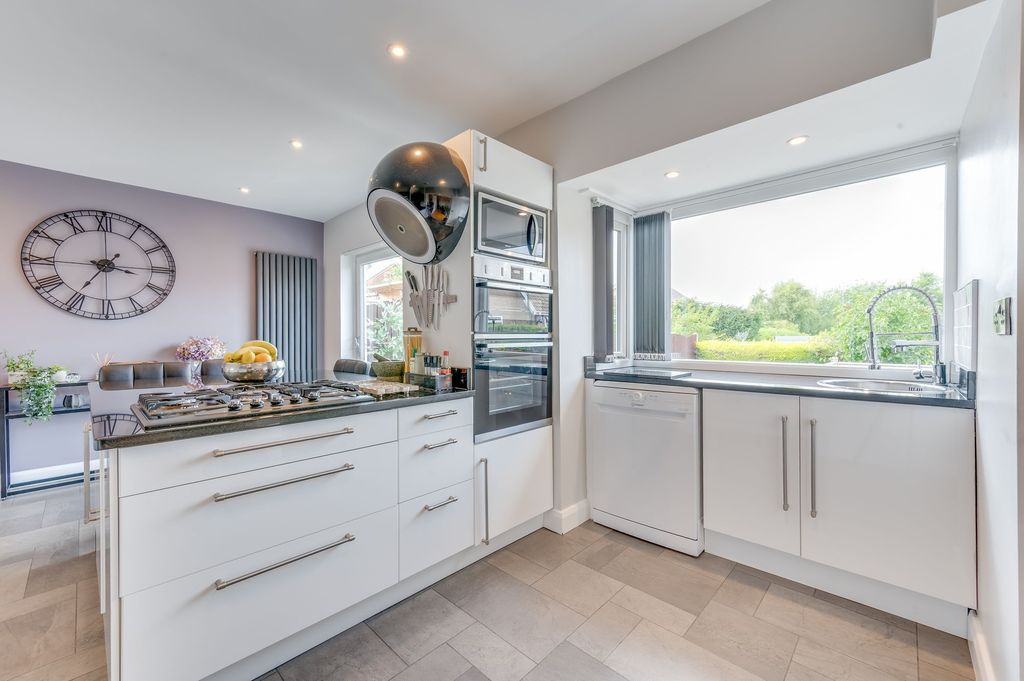 Property photo 3 of 39