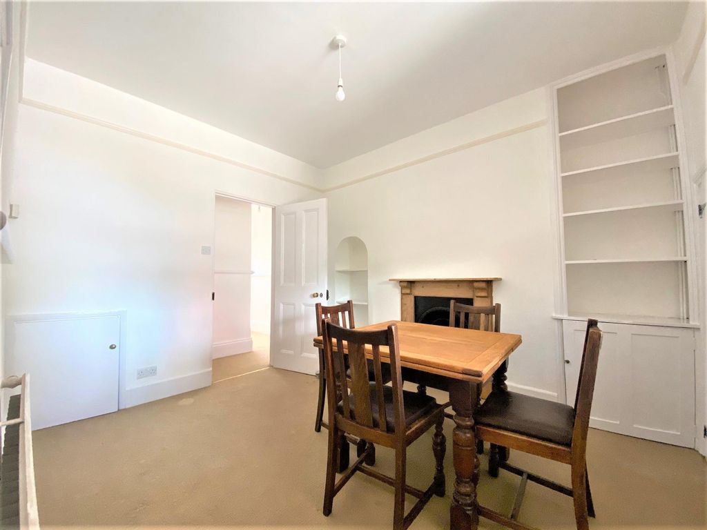 Property photo 3 of 18 Image